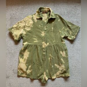 Urban Outfitters Size Small Green and Cream Colored Romper With Pockets